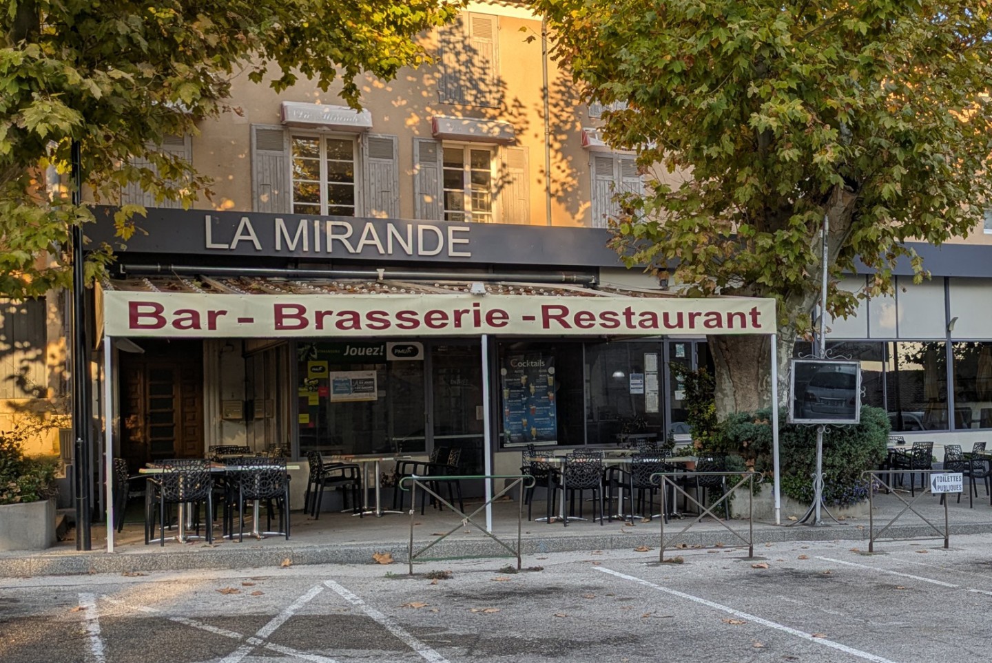 Restaurant & bar La Mirande